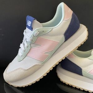 New Balance Women's Multicolor Sneakers